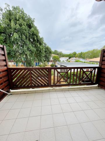 ANDERNOS-LES-BAINS – T2 bis en duplex avec terrasse sur jardin et parking – À LOUER