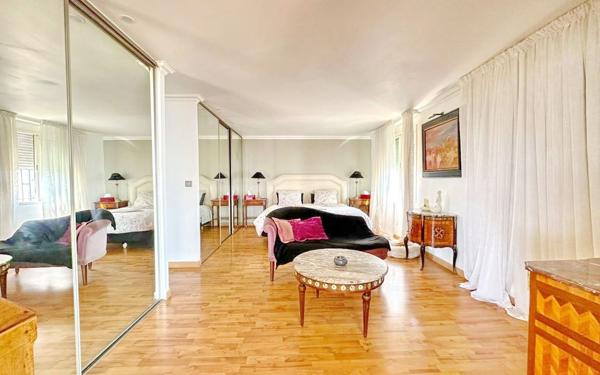 Appartement à vendre    6 pièces • 156,10 m2 Cannes