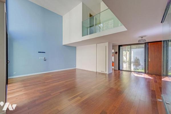 Maison 5 chambres et 4 parkings