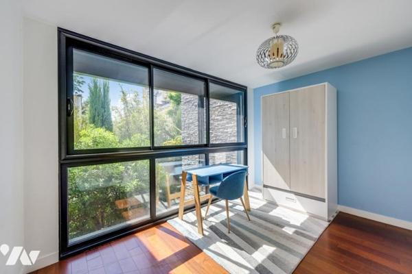 Maison 5 chambres et 4 parkings
