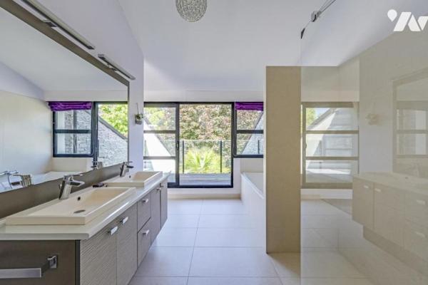 Maison 5 chambres et 4 parkings