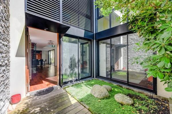 Maison 5 chambres et 4 parkings