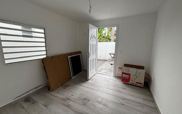 Maison à louer    7 pièces •  Port-Louis
