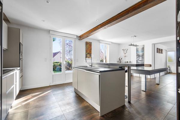 Maison Orgeval 10 pièce(s) 163m2 €725 000 ** - Référence 17227