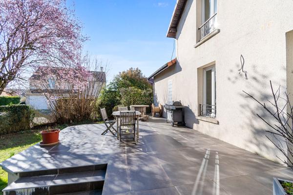 Maison Orgeval 10 pièce(s) 163m2 €725 000 ** - Référence 17227