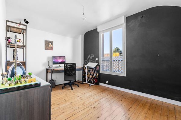 Maison Orgeval 10 pièce(s) 163m2 €725 000 ** - Référence 17227