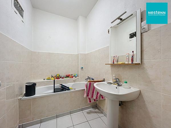 Immeuble hyper centre historique de Saint-Rambert avec jardin de 250 m² et garage