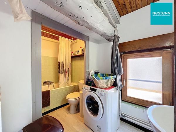 Immeuble hyper centre historique de Saint-Rambert avec jardin de 250 m² et garage