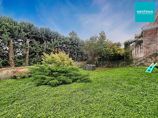 Immeuble hyper centre historique de Saint-Rambert avec jardin de 250 m² et garage