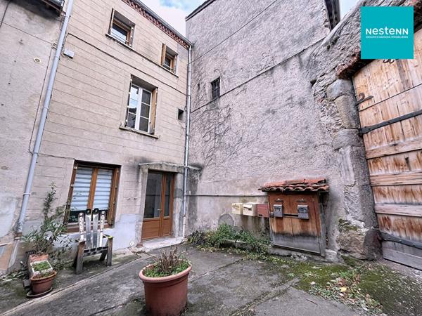 Immeuble hyper centre historique de Saint-Rambert avec jardin de 250 m² et garage