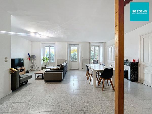 Immeuble hyper centre historique de Saint-Rambert avec jardin de 250 m² et garage