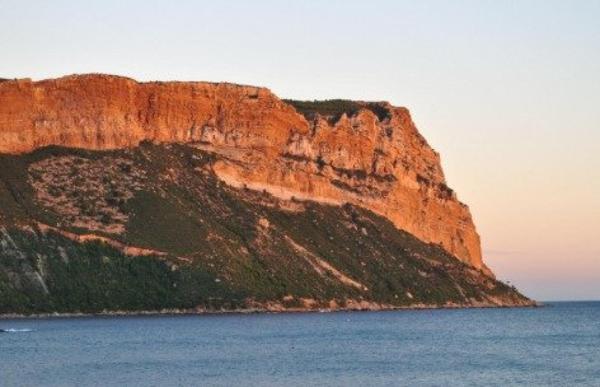 Beau studio vue sur le cap canaille et la mer