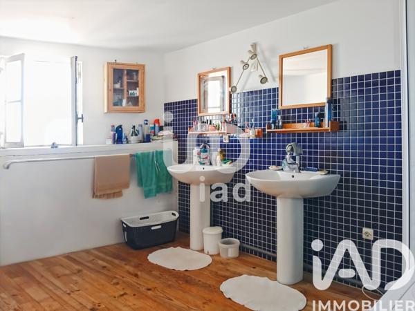 Maison à vendre 4 pièces 130 m² Estézargues