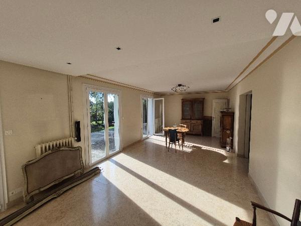 Saint Pierre Montlimart, un pavillon sur sous sol avec étage, comprenant cinq chambres