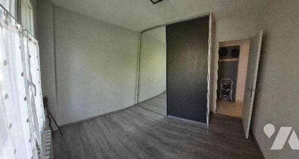 Saint Pierre Montlimart, un pavillon sur sous sol avec étage, comprenant cinq chambres