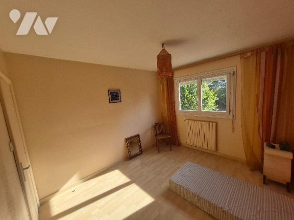 Saint Pierre Montlimart, un pavillon sur sous sol avec étage, comprenant cinq chambres