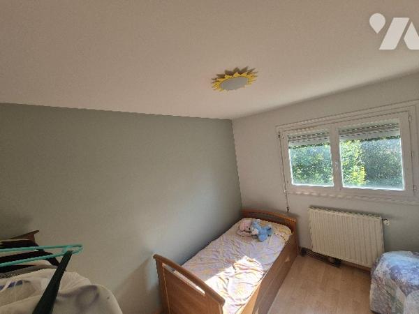 Saint Pierre Montlimart, un pavillon sur sous sol avec étage, comprenant cinq chambres