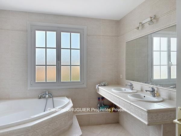 Grande maison familiale 205 m2 - 5 chambres - Secteur recherché aux portes de La Rochelle