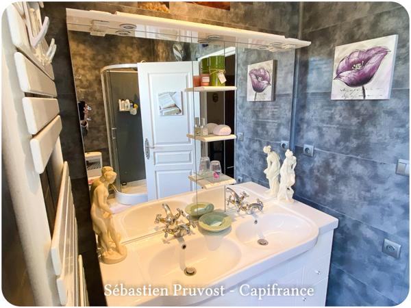 Dpt Dordogne (24), à vendre 11 pièces proche Thiviers (24) propriété P11 325M2, terrain 22200m2, dépendance, piscine.