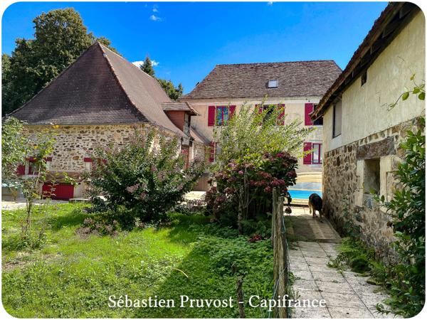 Dpt Dordogne (24), à vendre 11 pièces proche Thiviers (24) propriété P11 325M2, terrain 22200m2, dépendance, piscine.