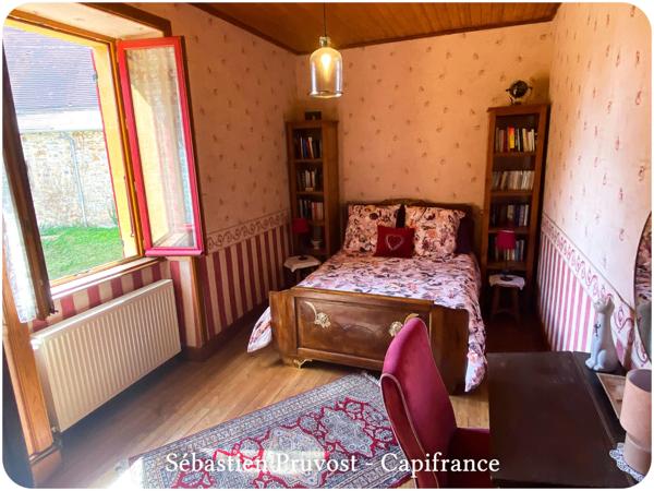 Dpt Dordogne (24), à vendre 11 pièces proche Thiviers (24) propriété P11 325M2, terrain 22200m2, dépendance, piscine.