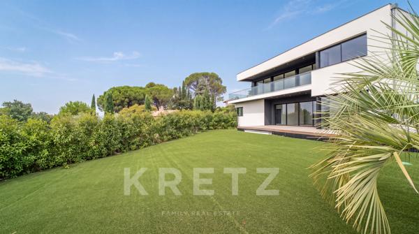 Maison californienne de 200m2 avec vue panoramique - Les Angles (Provence)