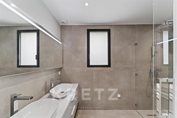 Maison californienne de 200m2 avec vue panoramique - Les Angles (Provence)