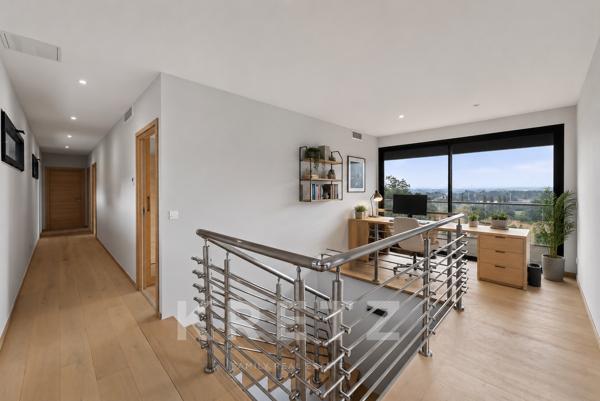 Maison californienne de 200m2 avec vue panoramique - Les Angles (Provence)