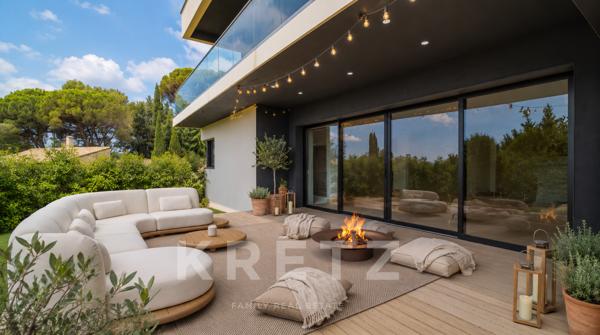Maison californienne de 200m2 avec vue panoramique - Les Angles (Provence)