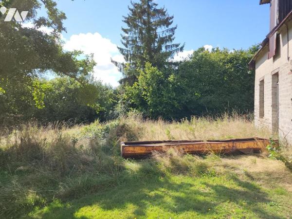 MONTCHAMP : Ancienne maison en pierre à restaurer