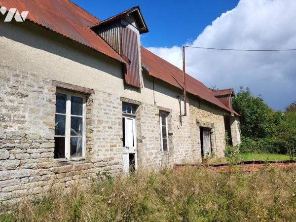MONTCHAMP : Ancienne maison en pierre à restaurer