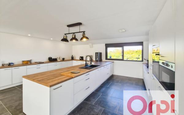 Maison à vendre    6 pièces •  Grenade