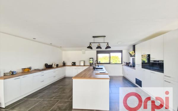 Maison à vendre    6 pièces •  Grenade