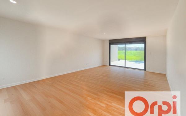 Maison à vendre    6 pièces •  Grenade