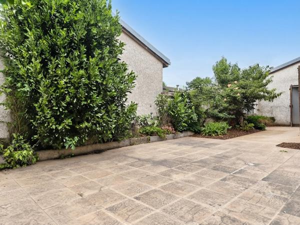 Maison
         5 pièces
        - 122 m² 300 000 € *