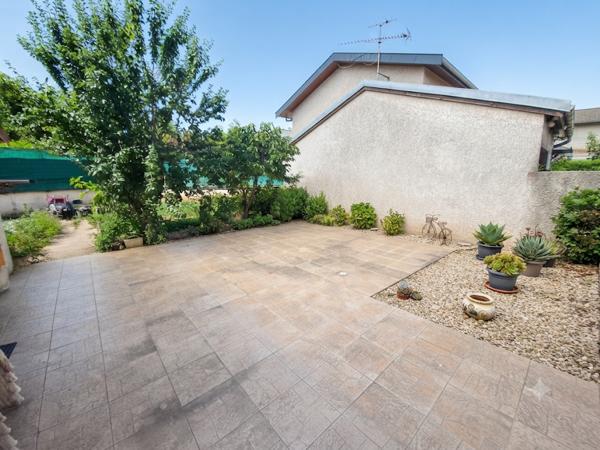 Maison
         5 pièces
        - 122 m² 300 000 € *
