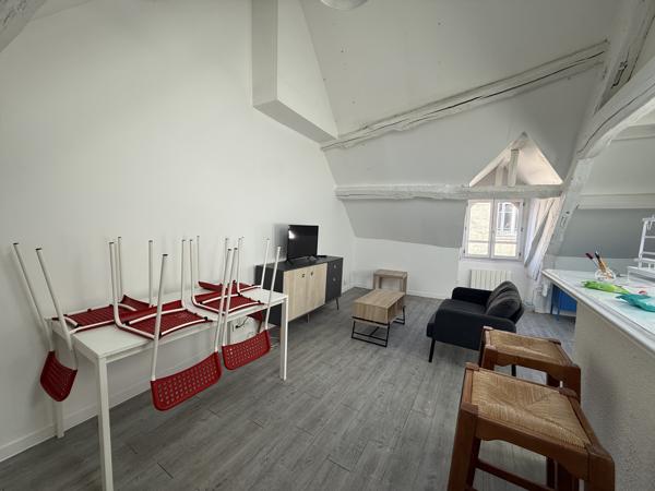 2 PIÈCES 32 m2 MEUBLÉ - CENTRE VILLE ETAMPES