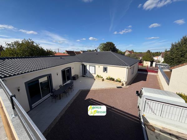 PAVILLON PLAIN-PIED - 3 CHAMBRES - PISCINE INTÉRIEURE - GARAGE
