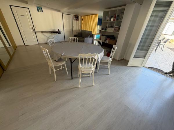 PAVILLON PLAIN-PIED - 3 CHAMBRES - PISCINE INTÉRIEURE - GARAGE