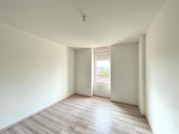 Appartement à louer 4 pièces 75.38m² Sochaux (25600)