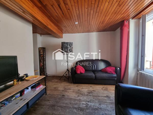 Maison avec terrasse, à côté d'un parking gratuit