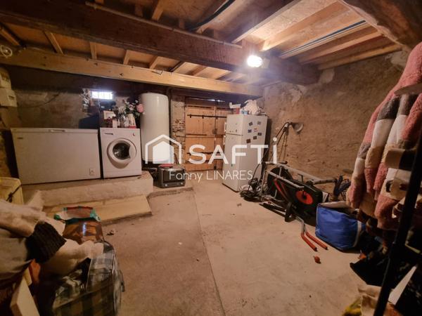 Maison avec terrasse, à côté d'un parking gratuit