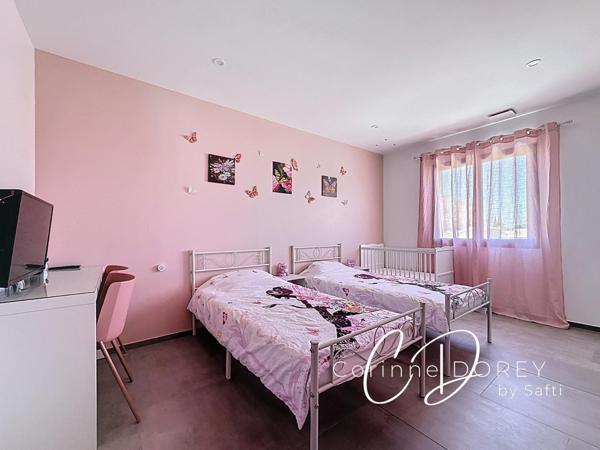 Villa contemporaine 4 Chambres, espace détente, garage et Piscine