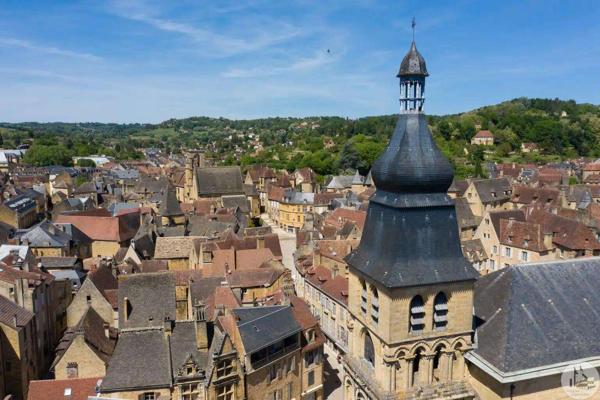 Sarlat , immeuble de 3 Apparts et Local commercial