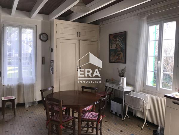 STE FOY LA GRANDE - dans un quartier privilégié, maison de plain-pied 124m² avec garage et jardin.