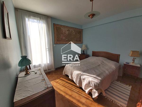 STE FOY LA GRANDE - dans un quartier privilégié, maison de plain-pied 124m² avec garage et jardin.