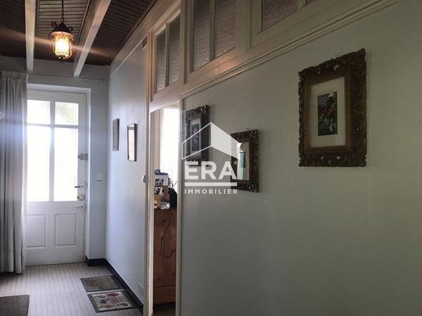 STE FOY LA GRANDE - dans un quartier privilégié, maison de plain-pied 124m² avec garage et jardin.