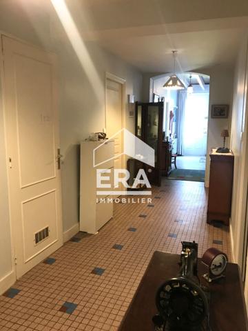 STE FOY LA GRANDE - dans un quartier privilégié, maison de plain-pied 124m² avec garage et jardin.