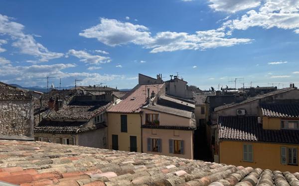 Appartement à vendre    2 pièces • 42 m2 Vence