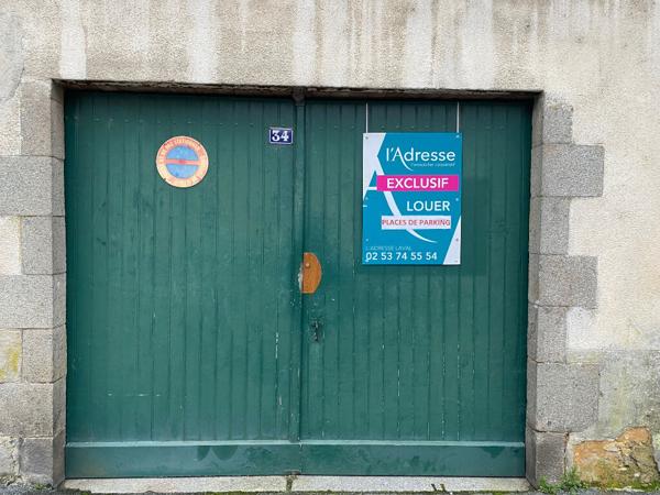 LAVAL RUE DES LICES - PARKING 2 ROUES